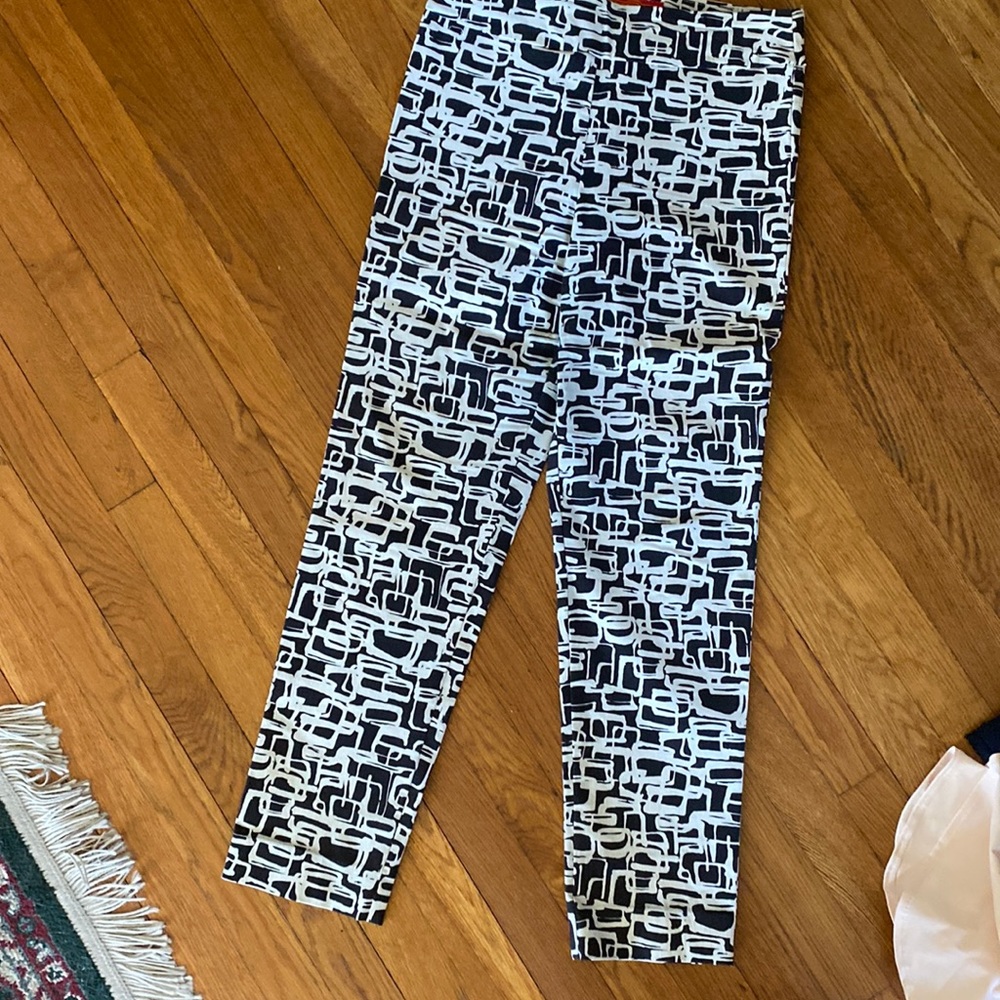 Black/cream patterned pants with great stretch